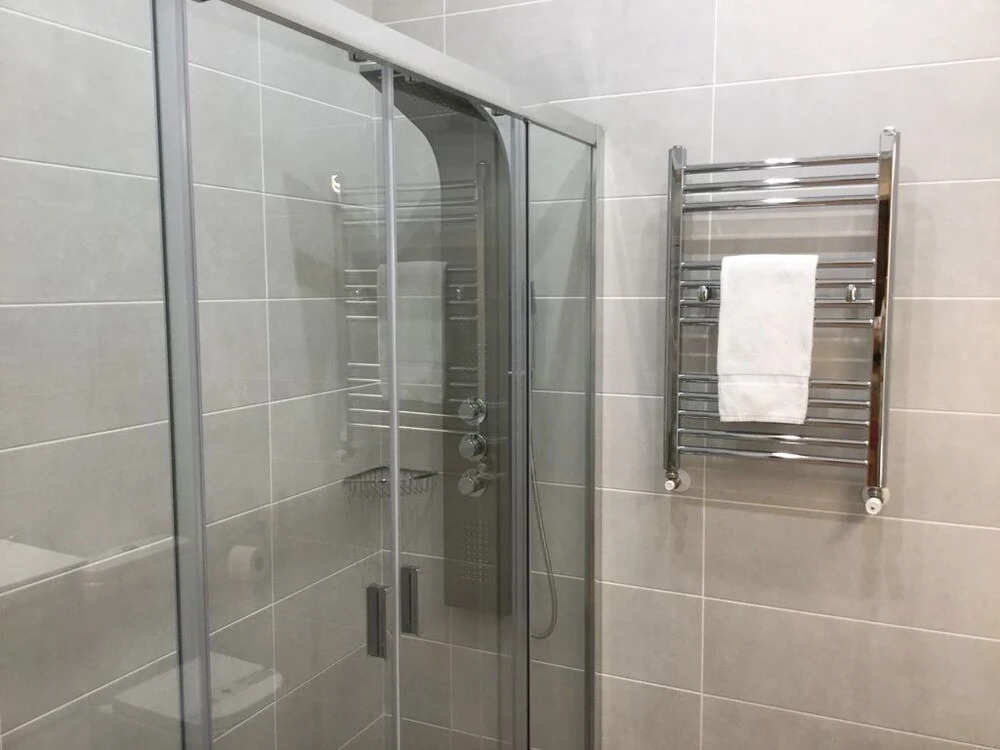 Downtown by Forever Rentals Superior Apartment With 2 Bedrooms. Parking and Wifi