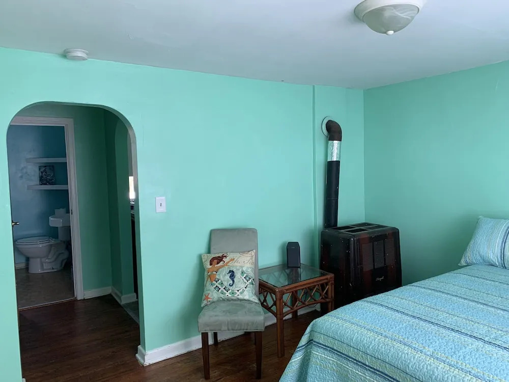 Beach Side Studio #4 1 Bedroom Apts by RedAwning