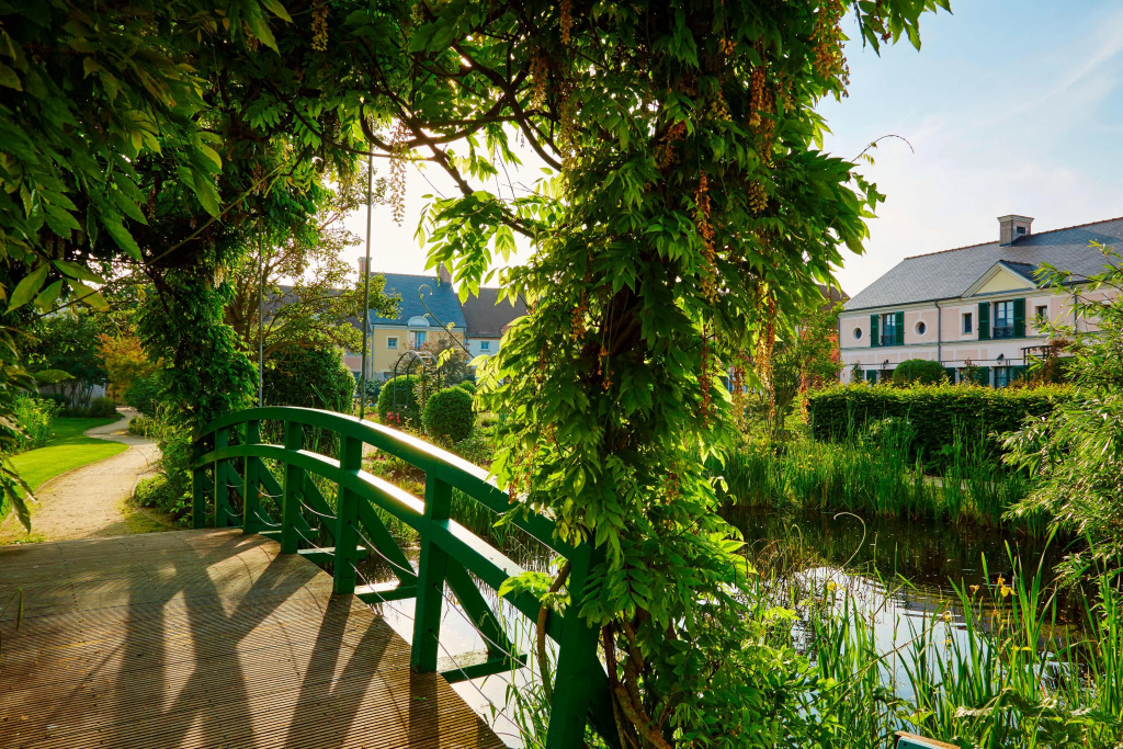 Отель Marriott Village dIle-de-France