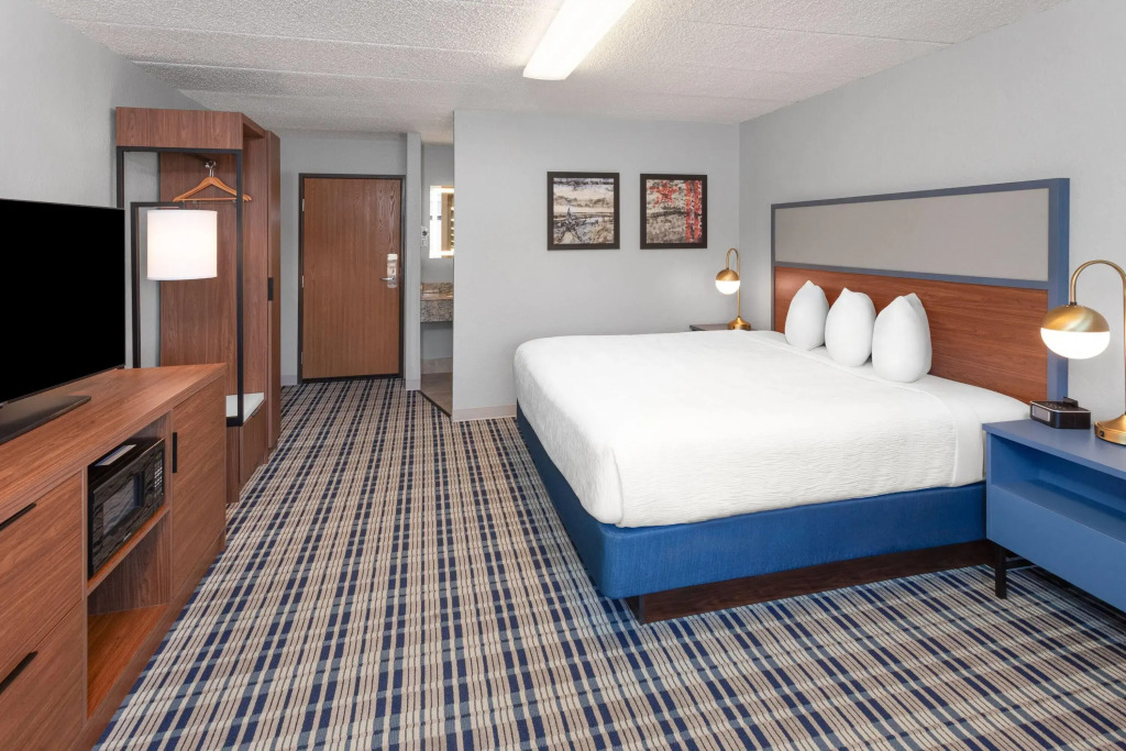 AmericInn by Wyndham Plymouth