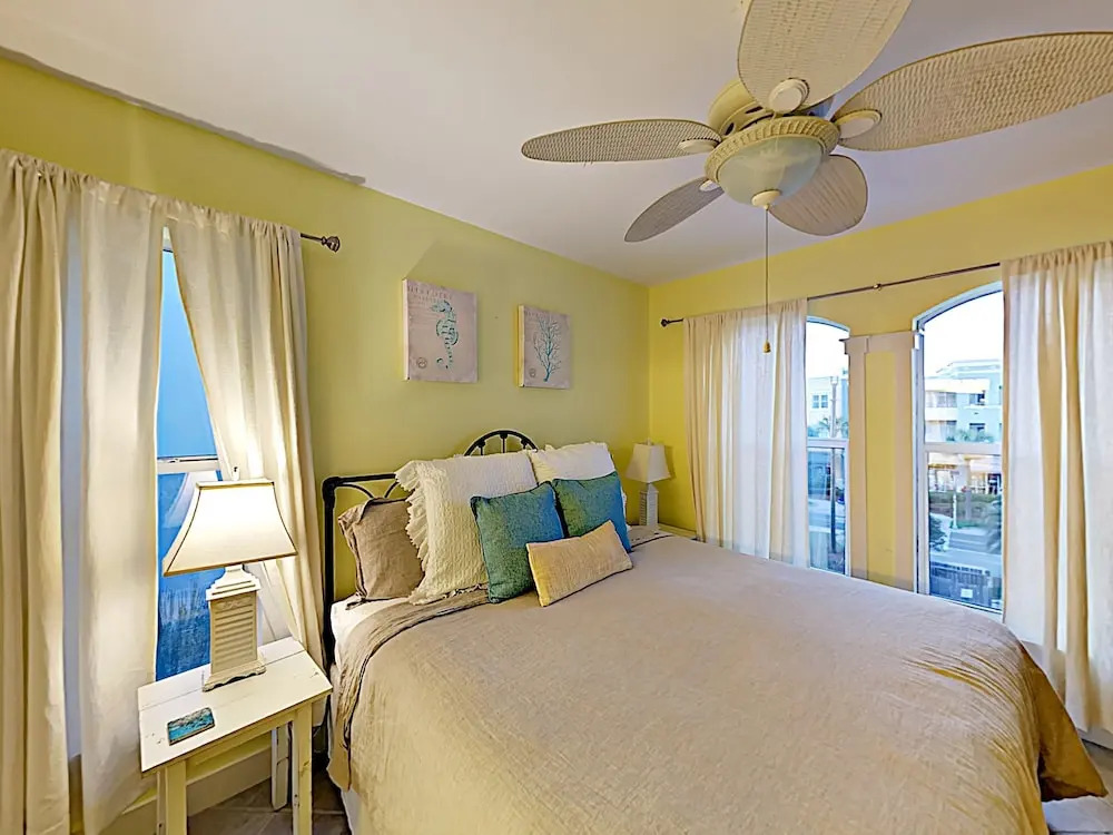 Chic Gulf-Front #C302 - 3 Br Condo