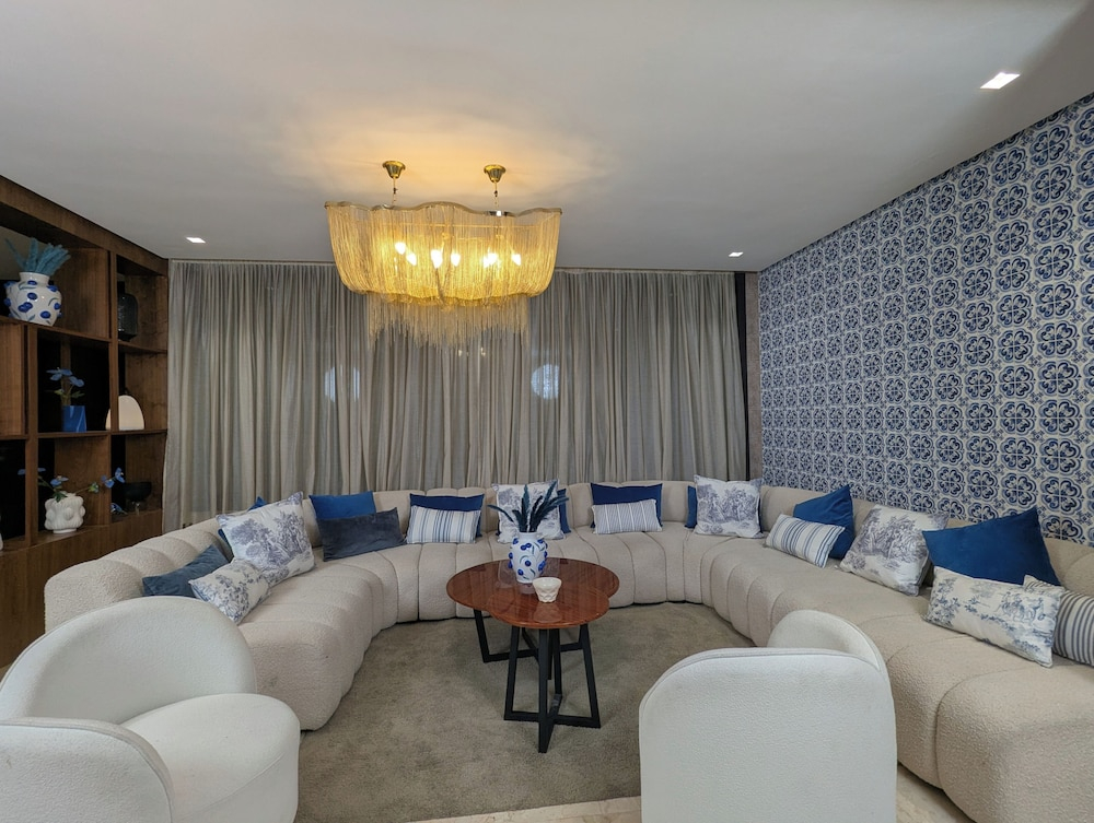 Seafront Luxury Villa with Amazing pool
