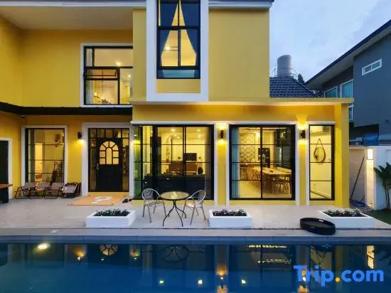 Private 6 Bedroom - Mellow Yellow Villa