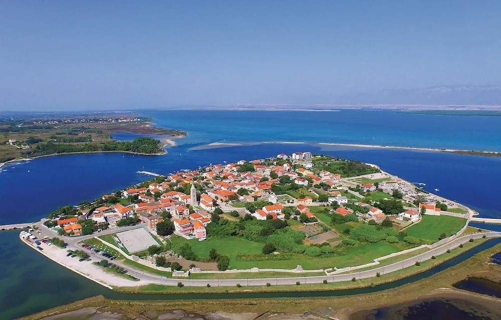 Amazing Apartment in Vrsi With 2 Bedrooms