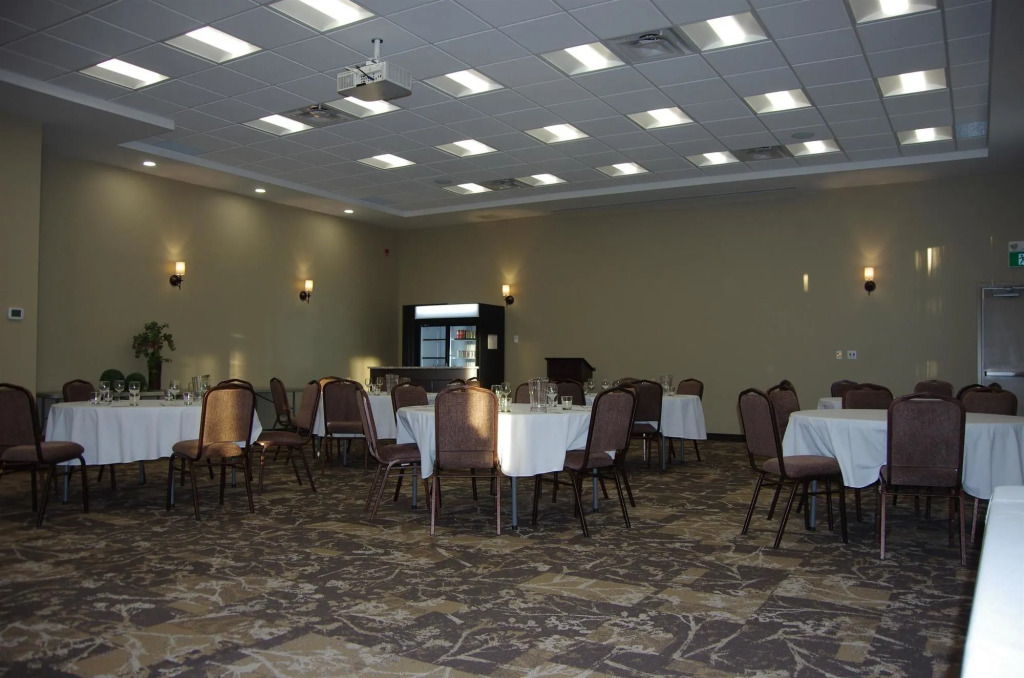 Best Western Plus Lacombe Inn and Suites
