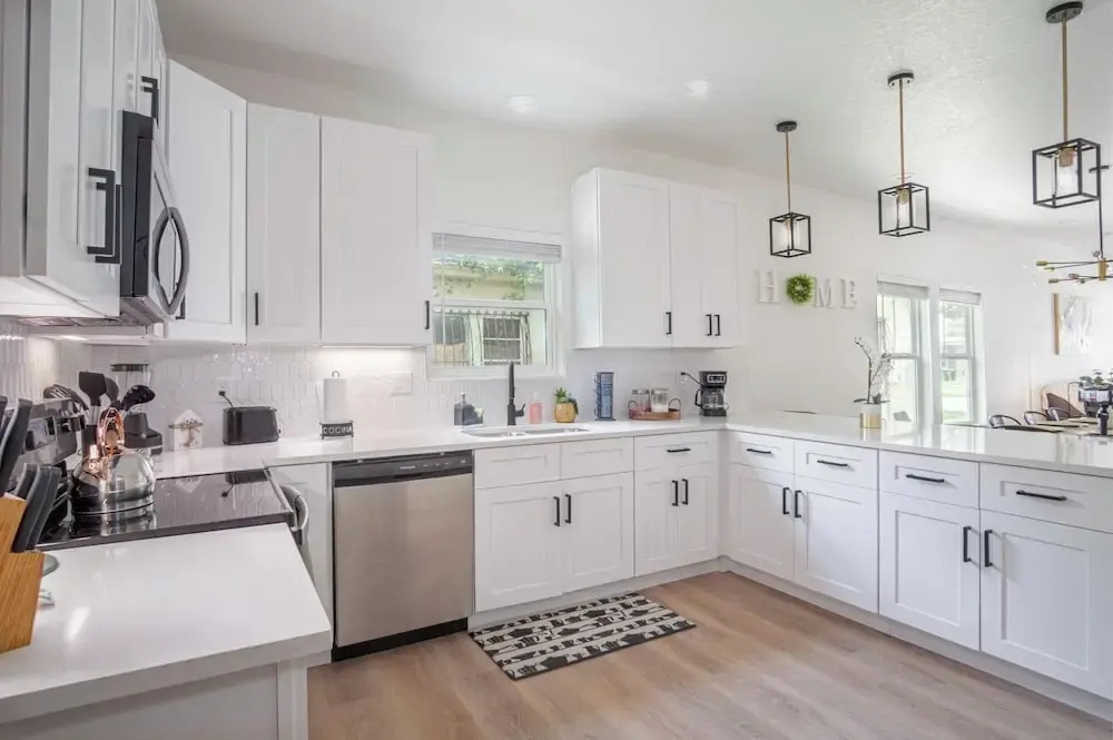 Vibrant 4br/3ba Oasis Near Happy Downtown!