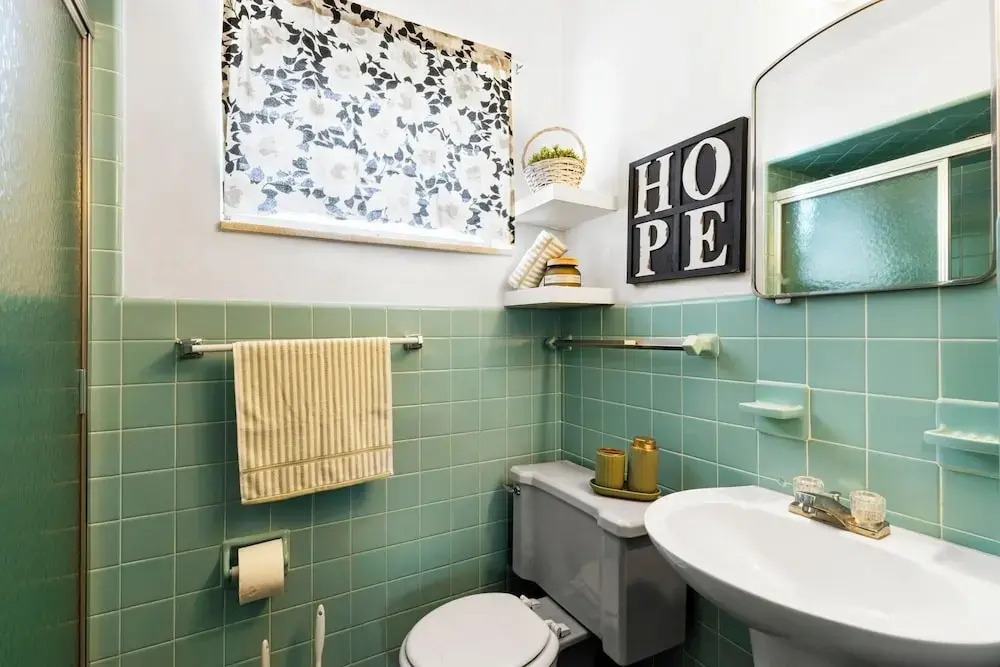 Hollywood 1BR Condo: Pets Allowed, BBQ & Parking