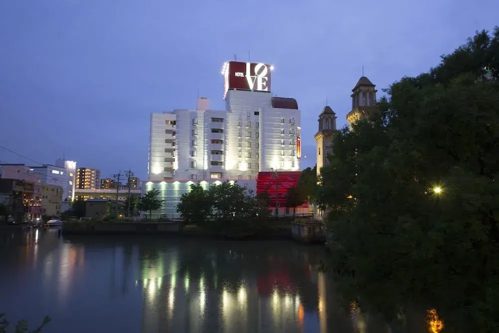 HOTEL LOVE