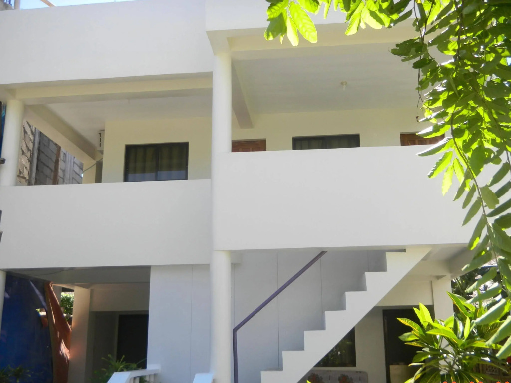 White House Beach Resort