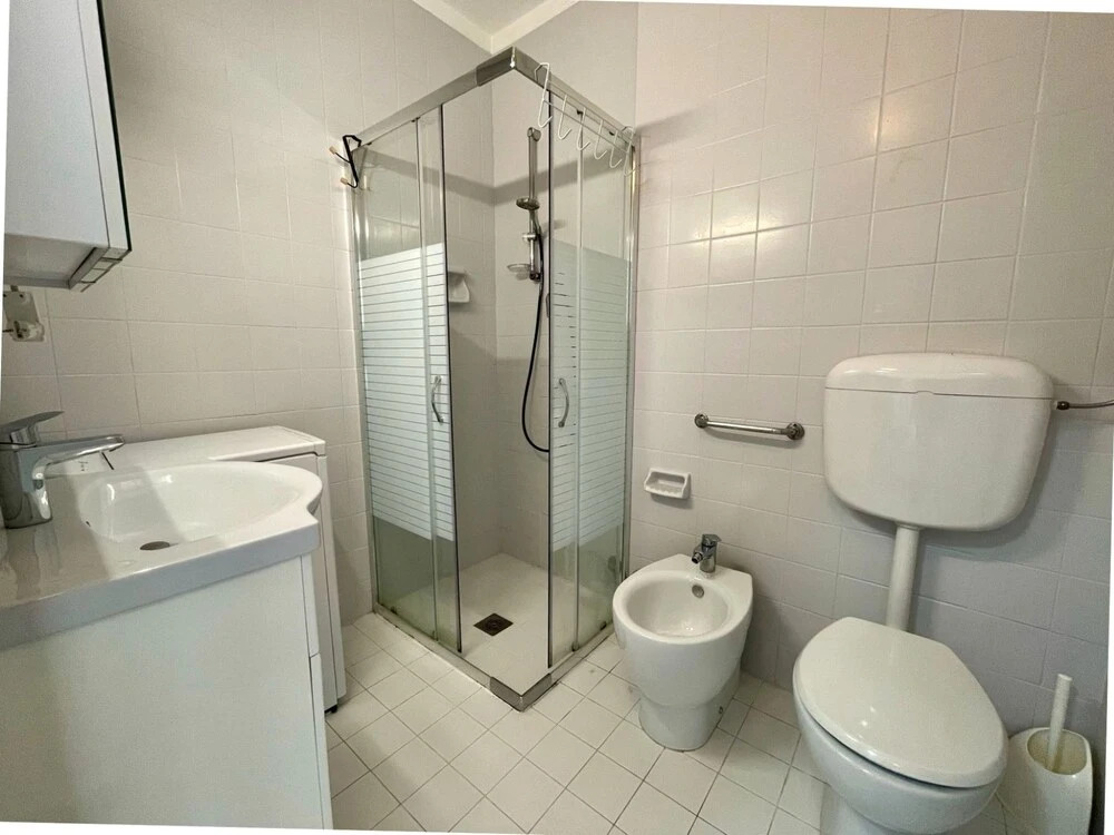 Beachside Flat With Shared Pool