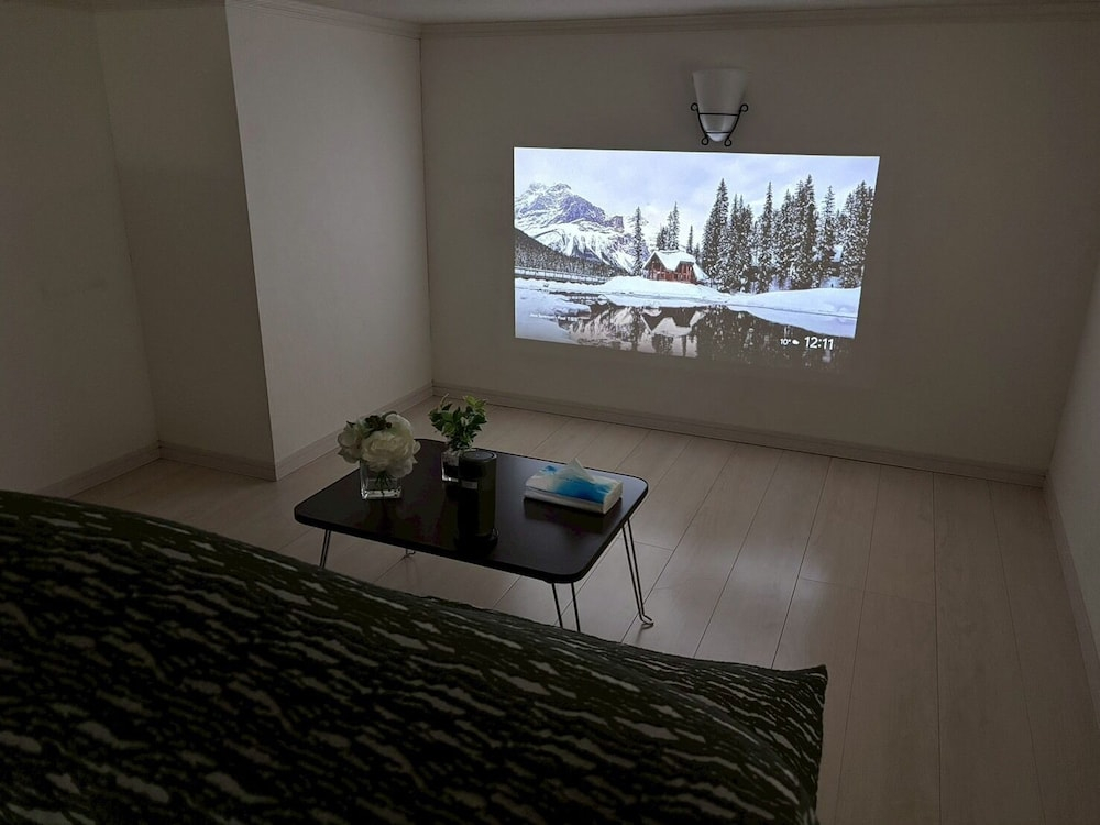 Soshigaya Apartment by Tranova