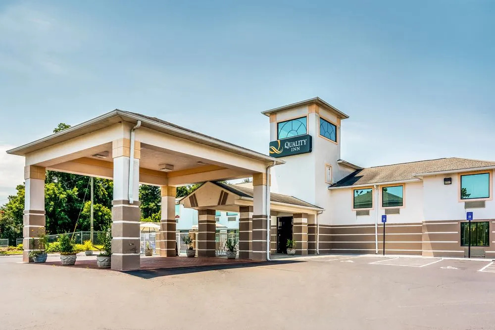 Executive Inn & Suites