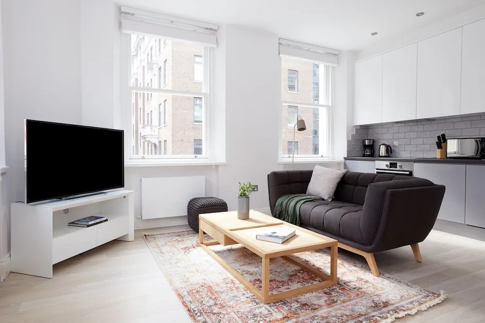 Charming 2BR West End Suites by Sonder