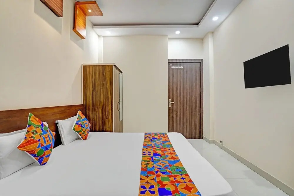 FabHotel Paras Palace - Sant haridas railway station