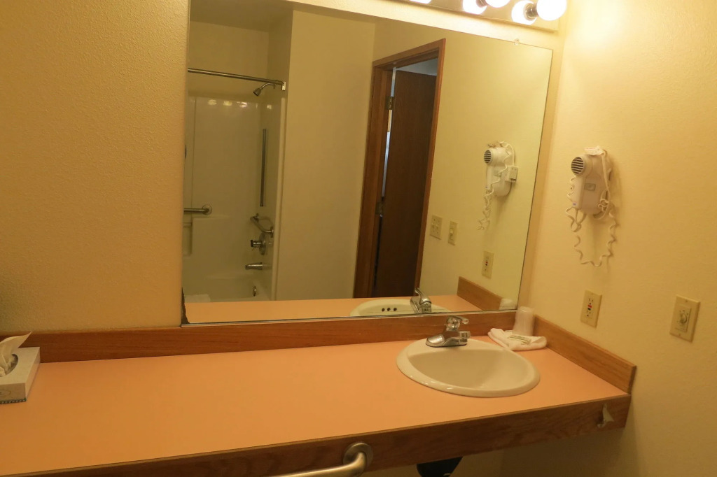 Bay City Inn