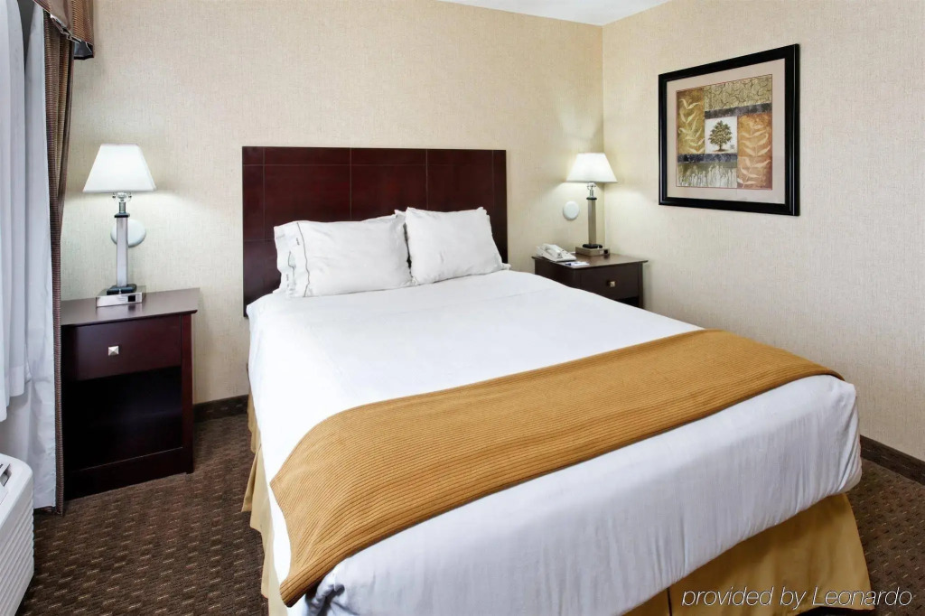 Holiday Inn Express Hotel & Suites Portland - Jantzen Beach by IHG