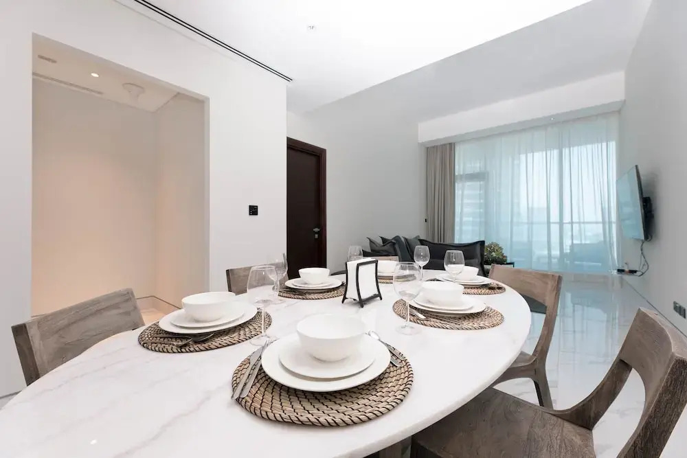 Simply Comfort Vacation Homes Rental Spacious Apts in J One Canal Views Quiet & Central
