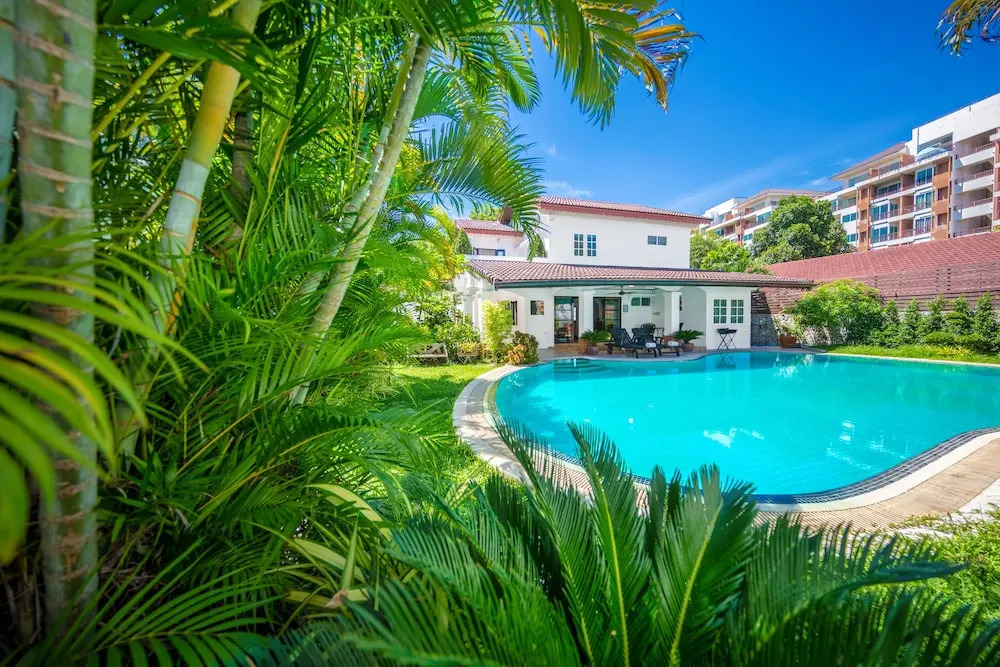 NEBULAND Luxury Pool Villa Pattaya Walking Street