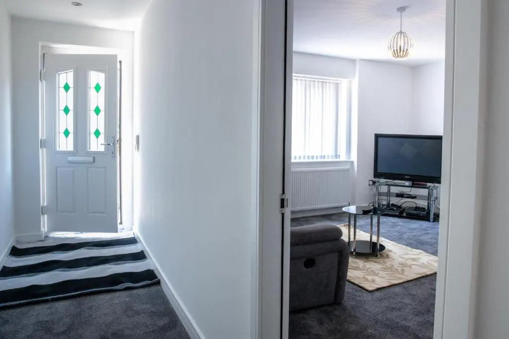 Fantastic Large House with Private Parking