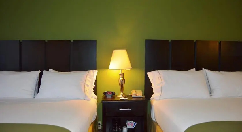 Holiday Inn Express & Suites Clinton by IHG