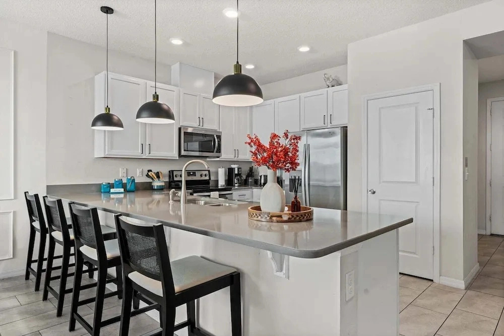 Newly Renovated! Charming Challet at Compass Bay
