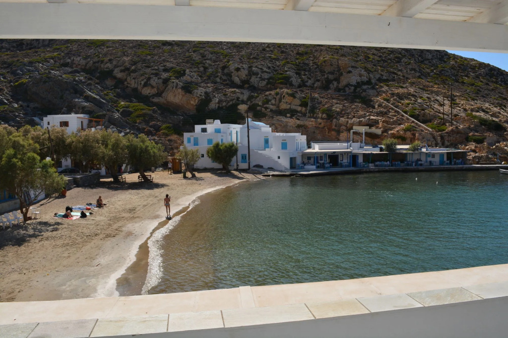 Droufakos’ home - Beachfront Lux 2BD apt. w. Views