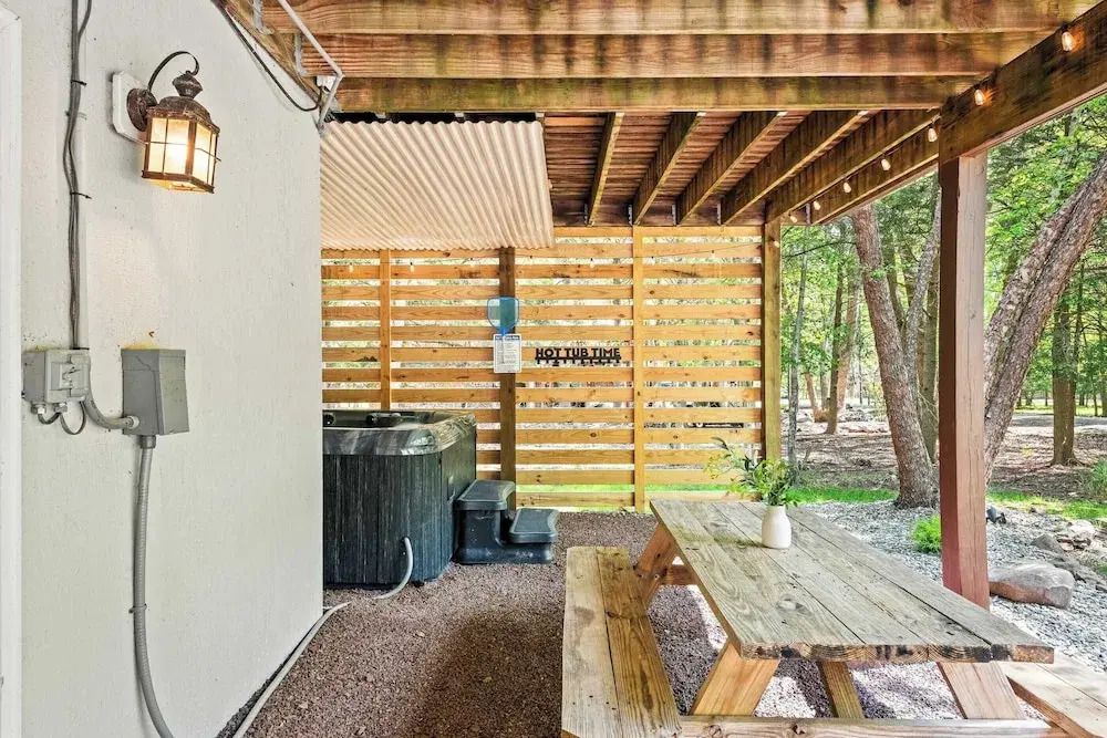 Pocono Paradise by Avantstay Lakeside Retreat, Hot Tub, Game Room, Near Beach
