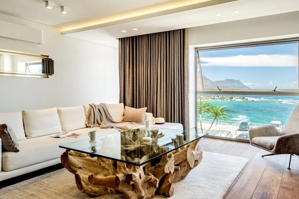 Chic Apartment w Amazing Views Dunmore Luxe