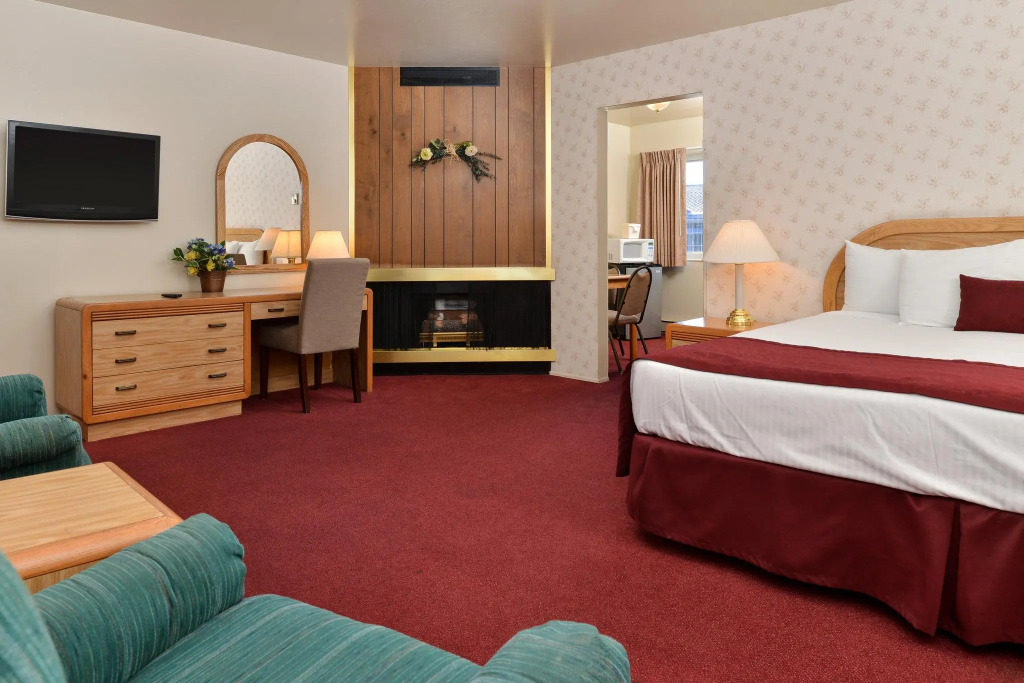 Svendsgaards Lodge- Americas Best Value Inn & Suites