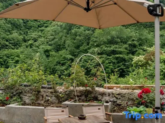 Floral Hotel·Shennongjia Wild Tea Homestay