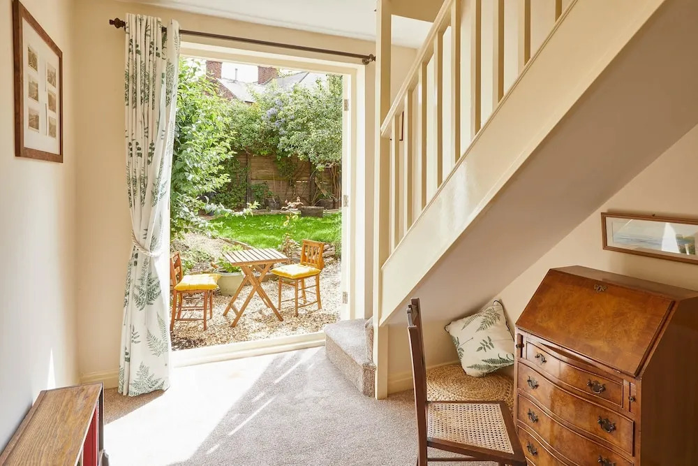 Host & Stay - Princes Road