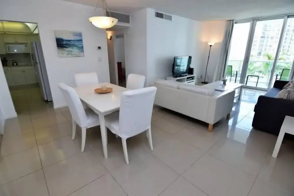 Hallandale Condo, Partial Ocean View Direct Beach and Pool Access Hollywood Beach