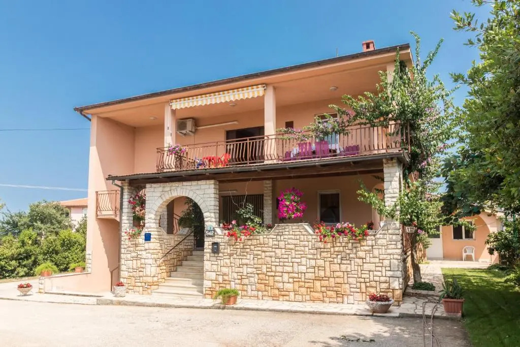 Apartments Ivica 1706
