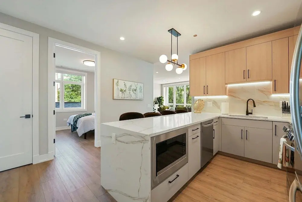 Welcoming Month Long Stays 2BD 2BA With Parking