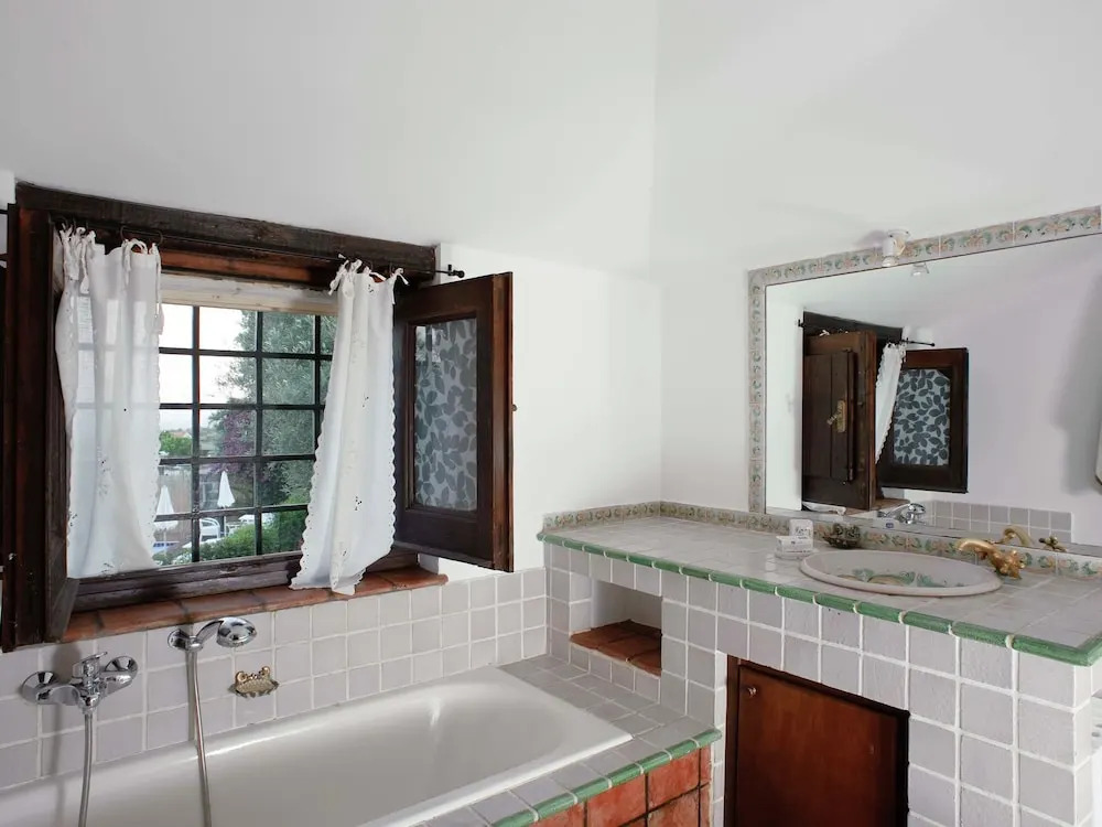 Beautiful Apartment in Beautiful Hamlet Attractive Decor and Communal Pool