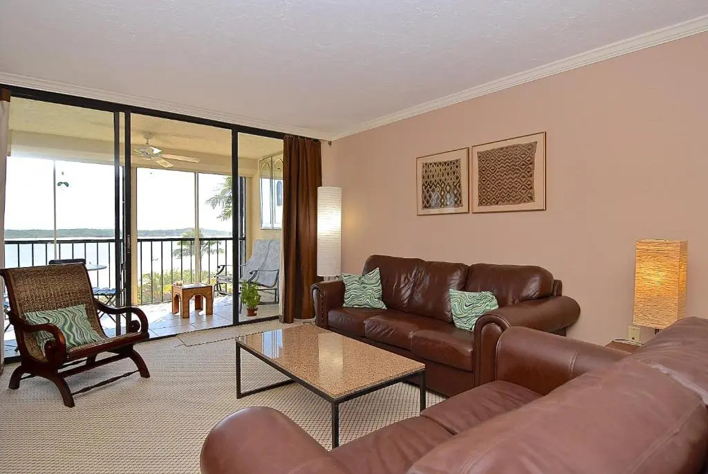 Islands End 302, 2 Bedrooms, Sleeps 6, Heated Pool, Beach Front, Elevator