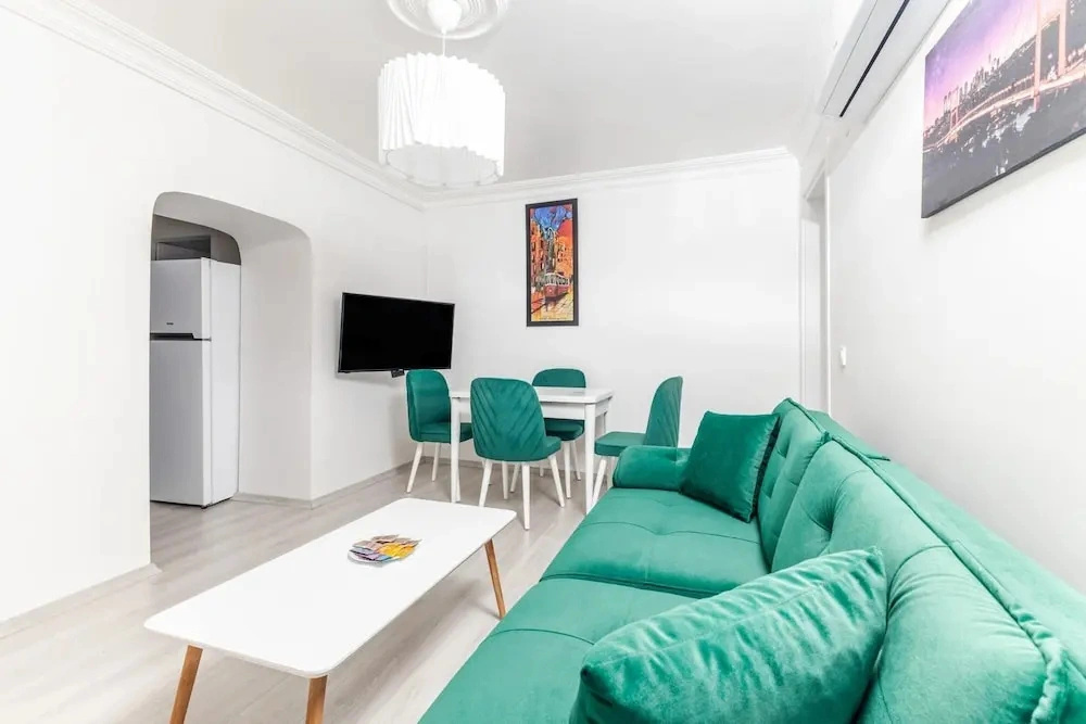 Comfortable Spacious Flat in Besiktas
