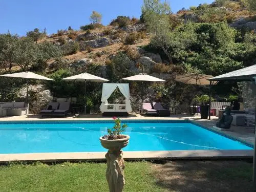 Maison cottage en Provence, Spa & piscine, pour 4 personnes- Gîtes Les Estelles