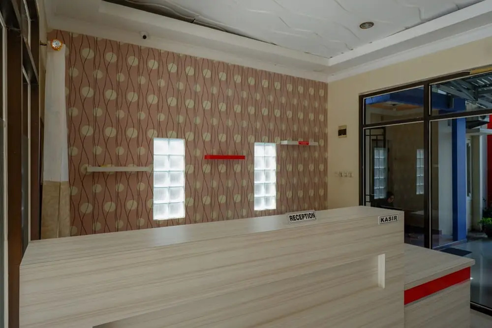 RedDoorz near Millenium Waterpark Palu