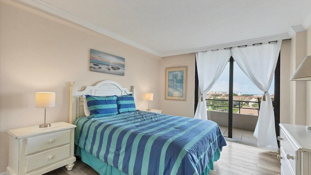Anchorage Resort 3 Bedroom Luxury Condo w Balcony, Pool Table, Near Beach 0891