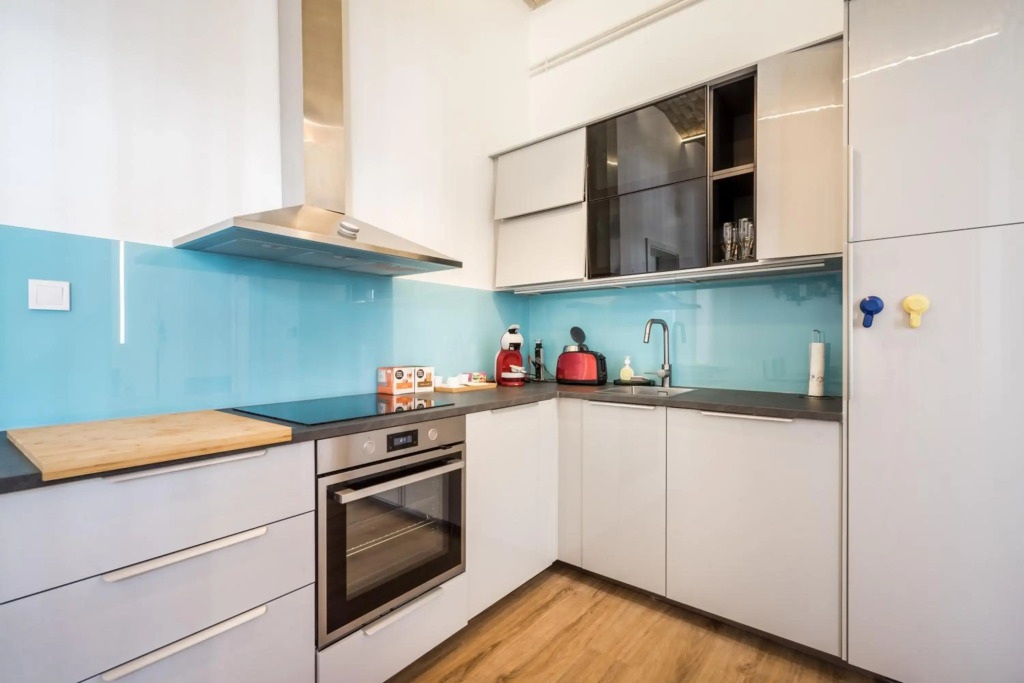 BpR Stylish VAGA BOND Apartment with AC