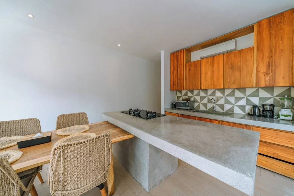 Villa RIZR: Industrial 3BR villa nearby Berawa Beach