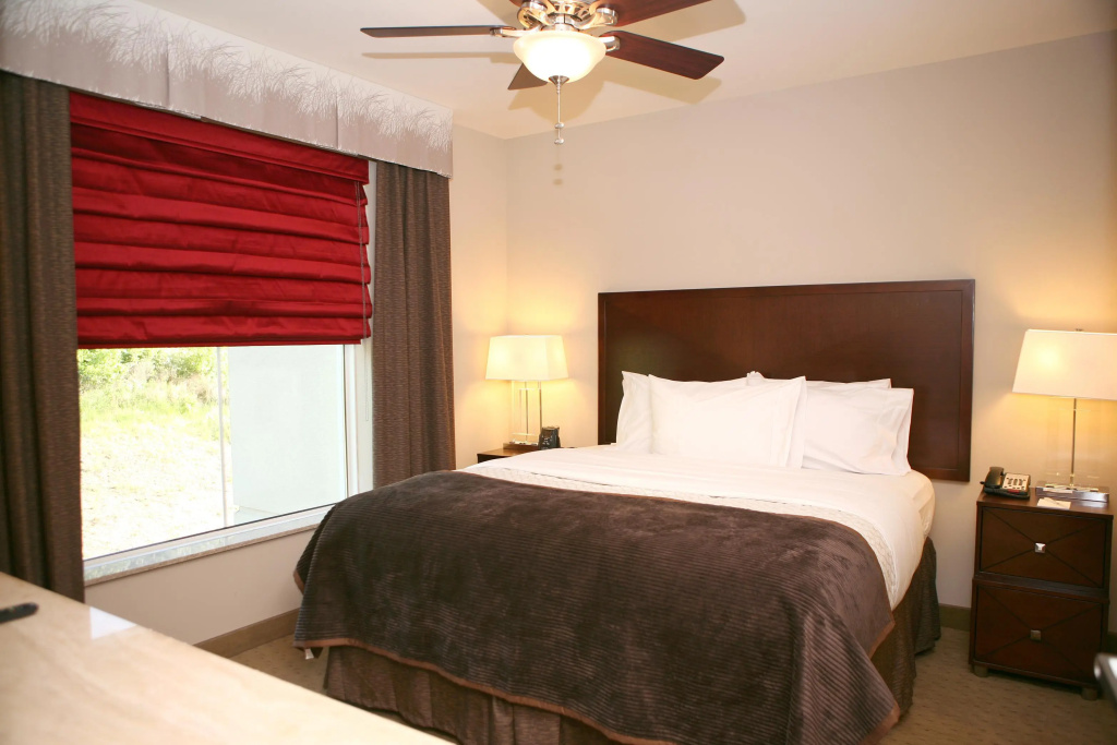 Отель Embassy Suites by Hilton Birmingham Hoover