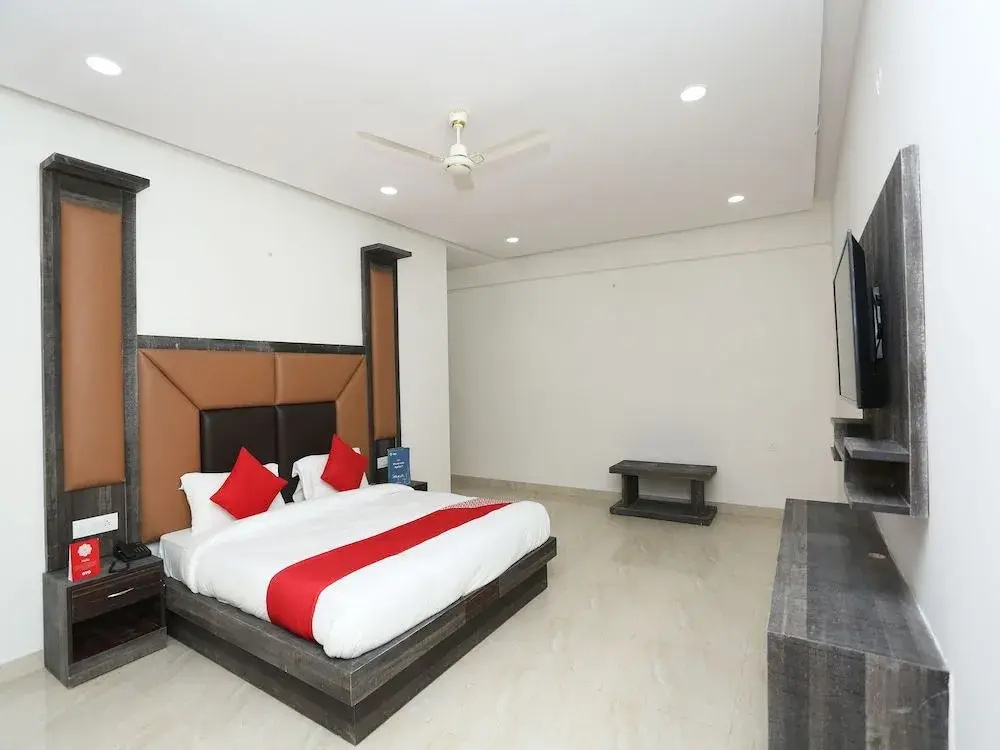 Capital O 22956 Hotel Grand Residency