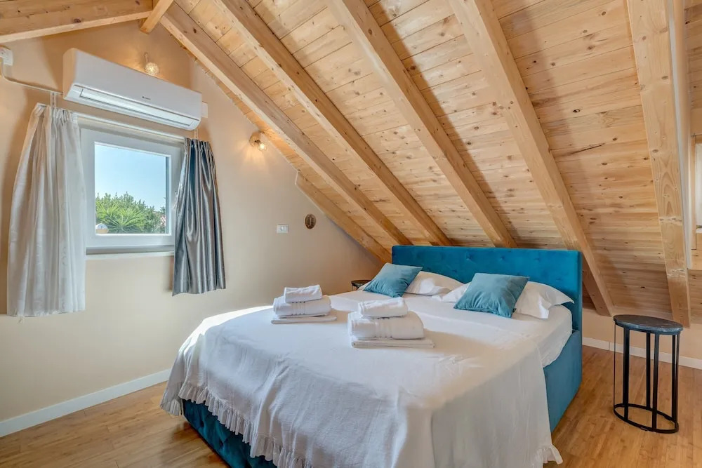 Apt With Terrace and sea View, in Heart of Split