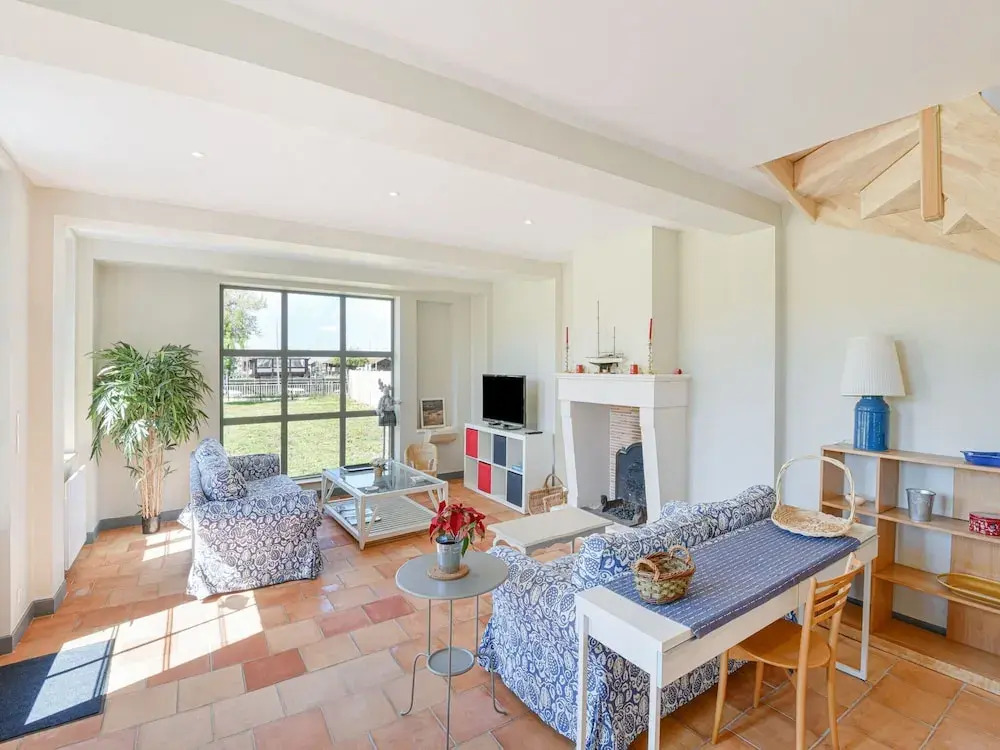 Villa in Lanton Near the Beach With Harbour View
