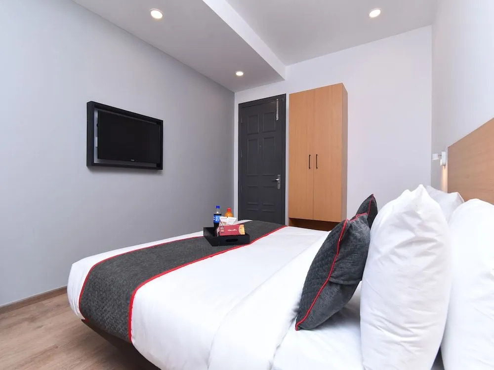 OYO Townhouse 100 Chattarpur