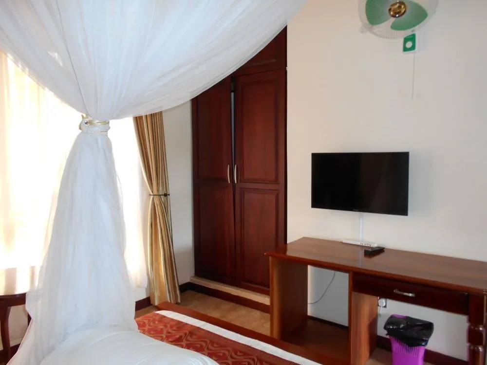 Ci'Sand Suites Hotel
