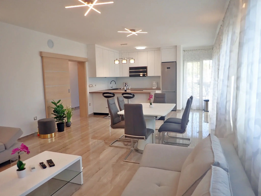 Apartments in Starigrad-Paklenica, modern and comfortable