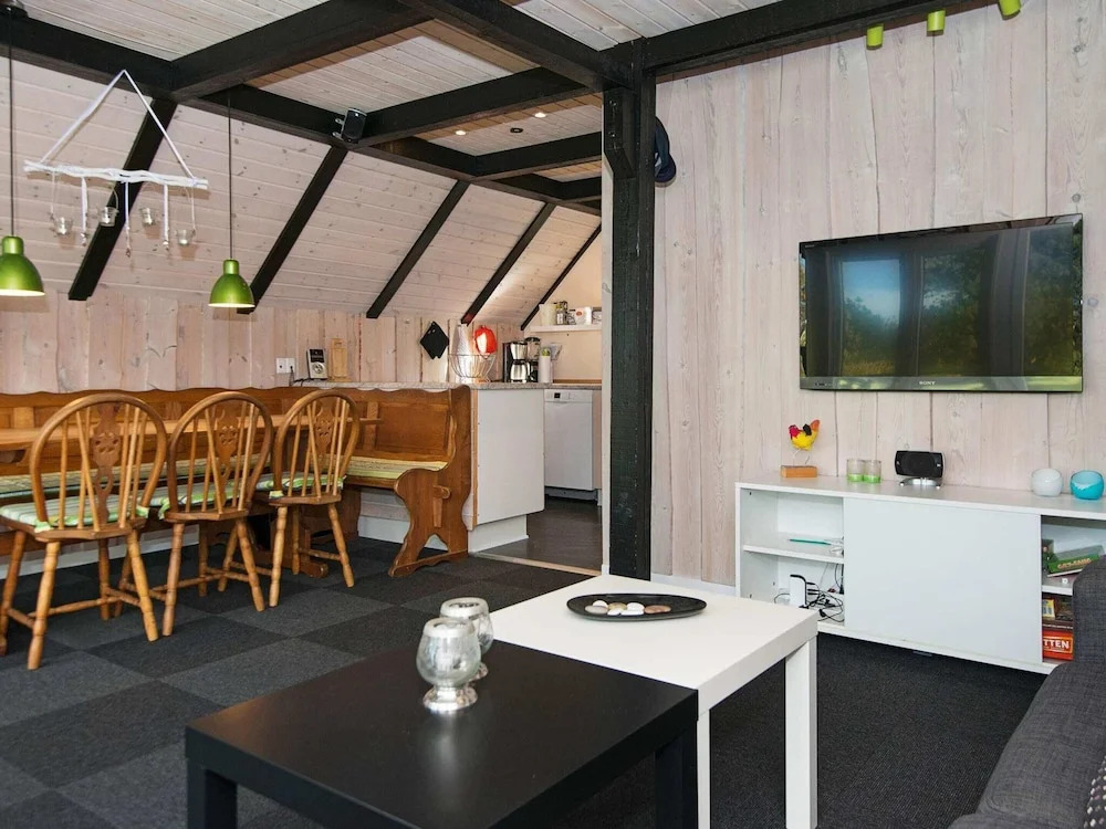 Tranquil Thatched Cottage on Romo-by Traum